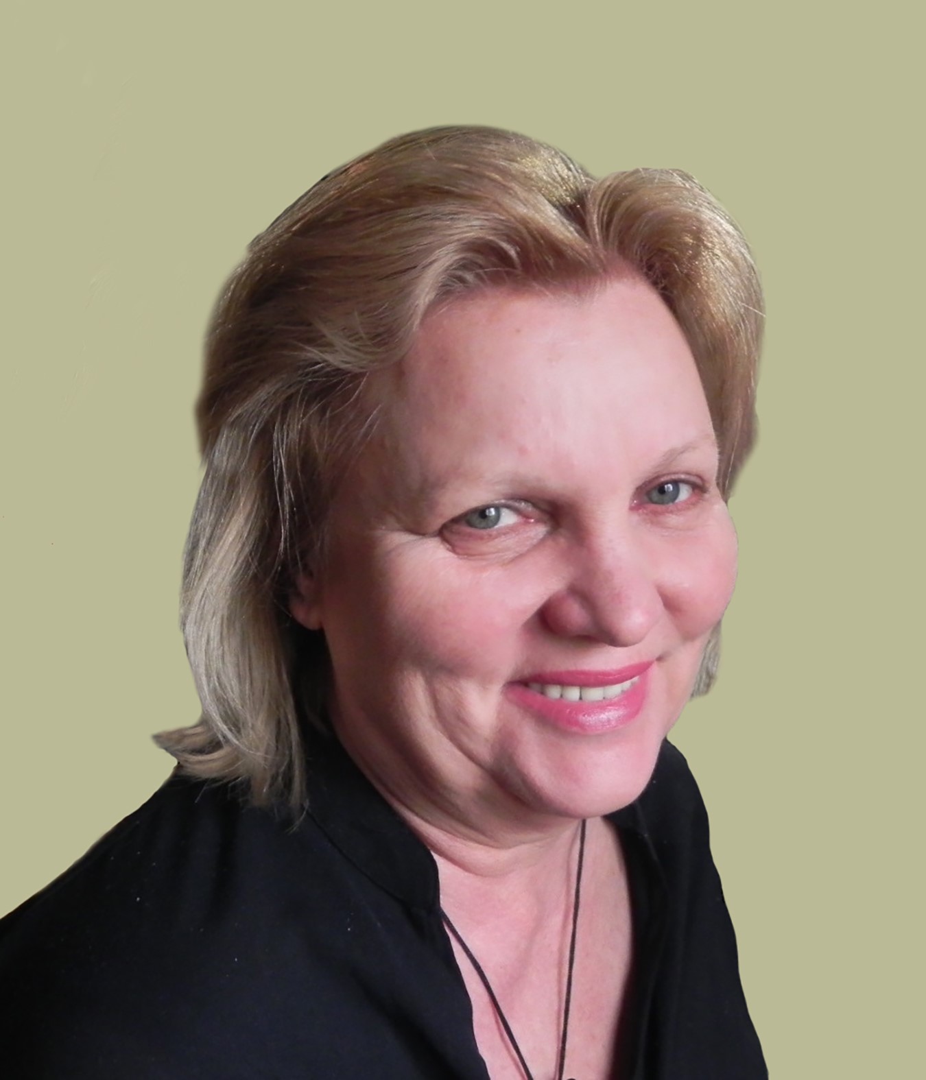 אירינה אקימובה, מעצבת תלבושות