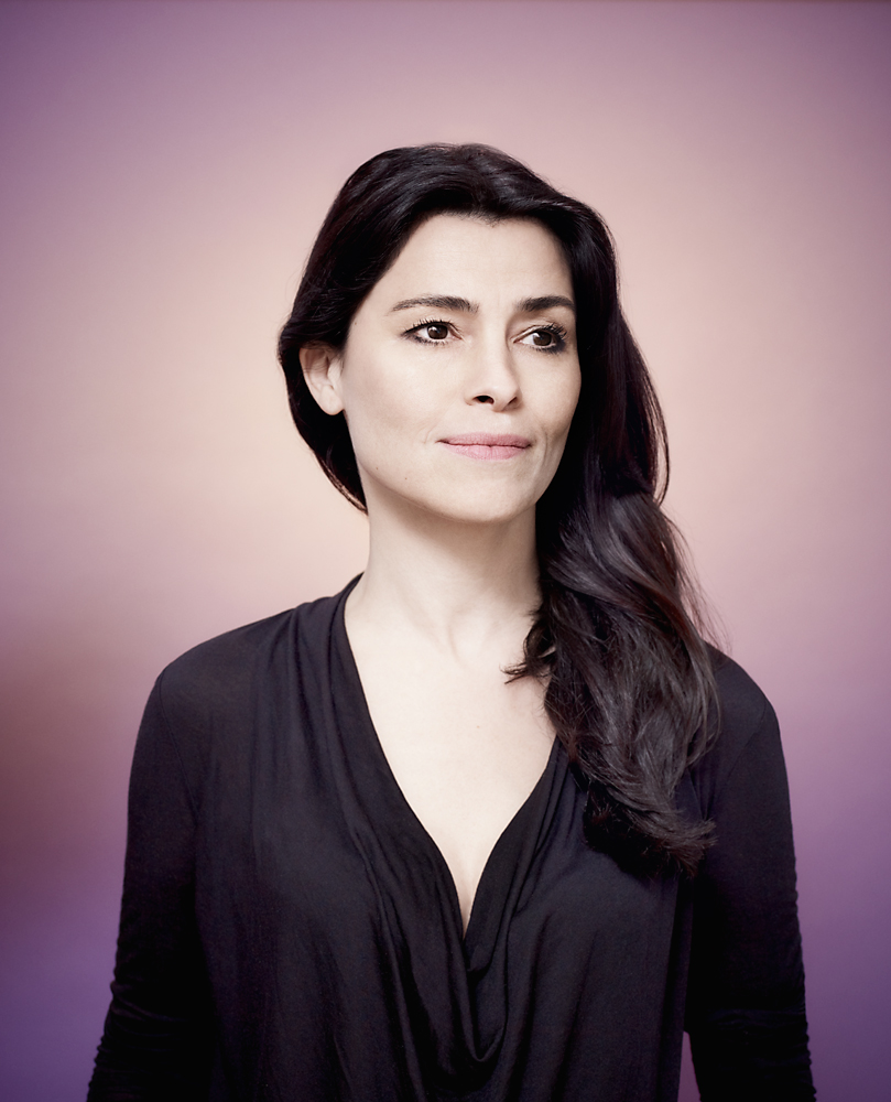 דבלין אס, מעצבת תפאורה