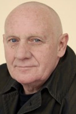 הולצפפל ברנד, מעצב תפאורה ותלבושות