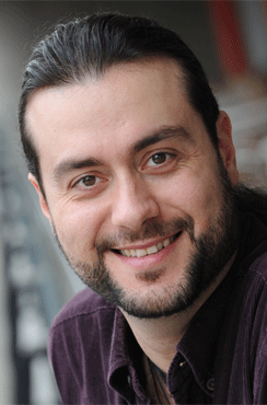 ארגיריס אריס, בריטון