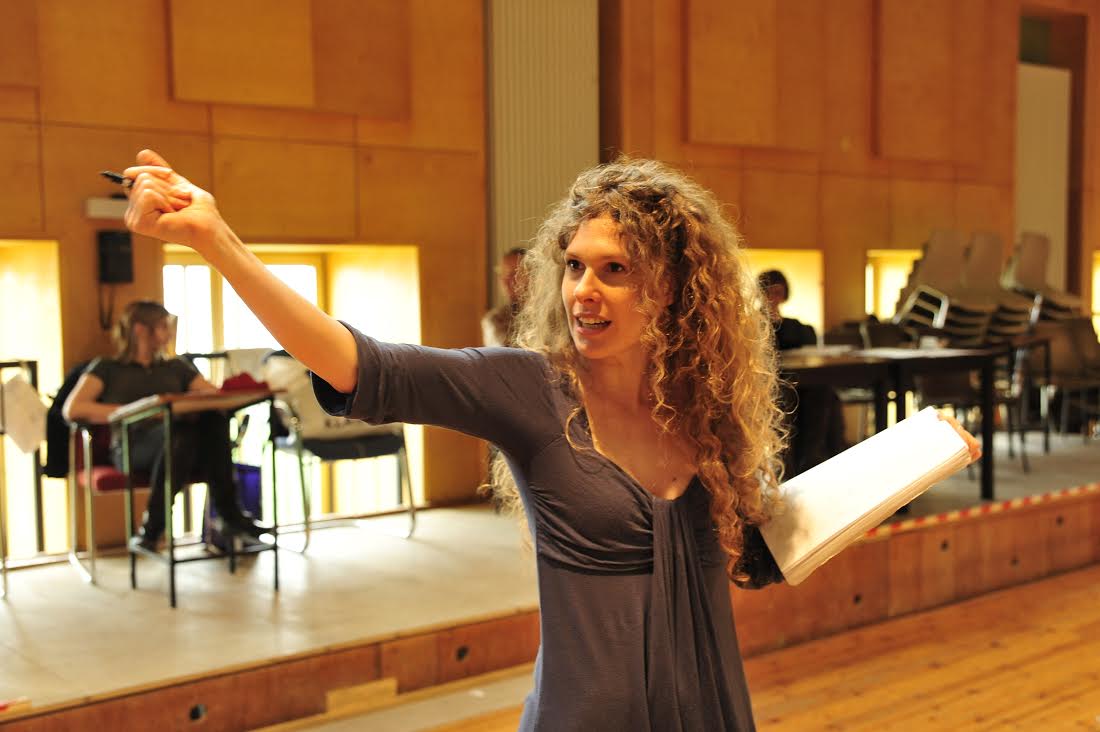 ביר לוטה דה, בימאית