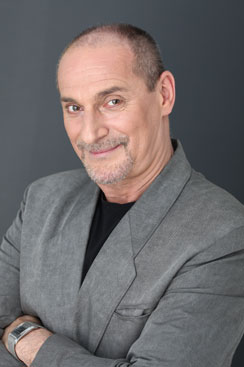 דז'י-סאבו גאבור, בריטון