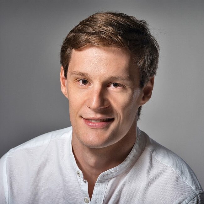 וומיק סווה, בס